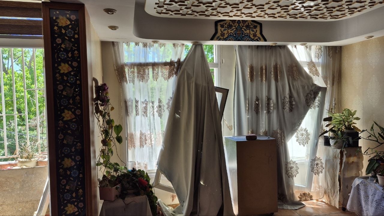 اعضای هیئت مدیره و مدیرعامل خانهتئاتر در منزل هنرمندان آسیب دیده از جنگ اعضای هیئت مدیره و مدیرعامل خانهتئاتر در منزل هنرمندان آسیب دیده از جنگ