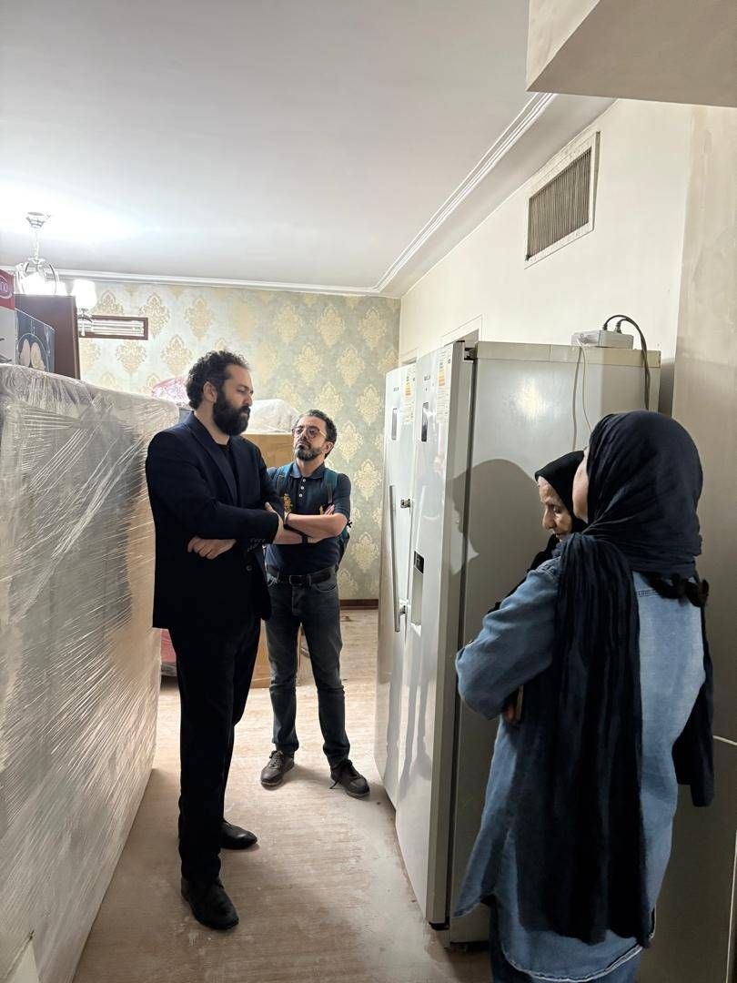 اعضای هیئت مدیره و مدیرعامل خانهتئاتر در منزل هنرمندان آسیب دیده از جنگ اعضای هیئت مدیره و مدیرعامل خانهتئاتر در منزل هنرمندان آسیب دیده از جنگ