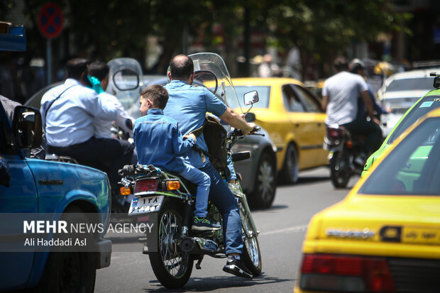 اعمال قانون ۱۳ هزار و ۳۰۰ موتورسوار فاقد کلاه ایمنی اعمال قانون ۱۳ هزار و ۳۰۰ موتورسوار فاقد کلاه ایمنی