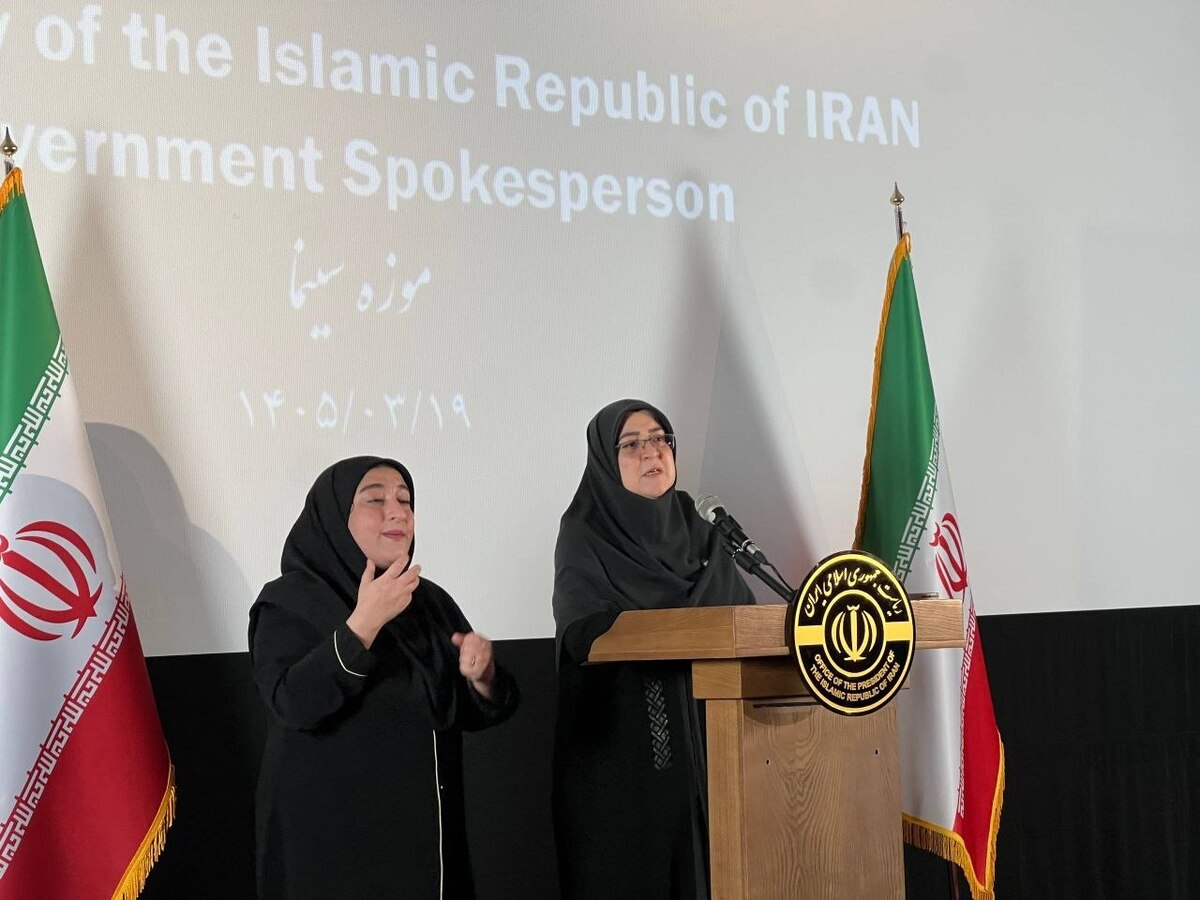مهاجرانی: برق با جانفشانی به دست ما میرسد؛ صرفهجویی کنید مهاجرانی: برق با جانفشانی به دست ما میرسد؛ صرفهجویی کنید