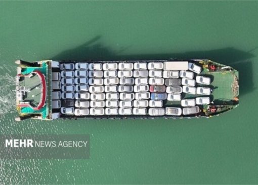 گمرک: خودروهای فاقد شناسه ارزش با اخذ تعهد ترخیص می‌شوند