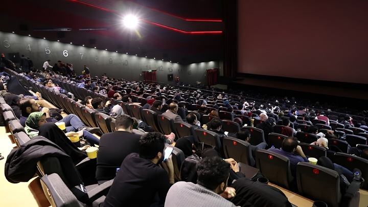 فروش ۴۶ میلیاردی سینما در اولین هفته شهریورماه/ «زندهشور» همچنان در صدر فروش ۴۶ میلیاردی سینما در اولین هفته شهریورماه/ «زندهشور» همچنان در صدر