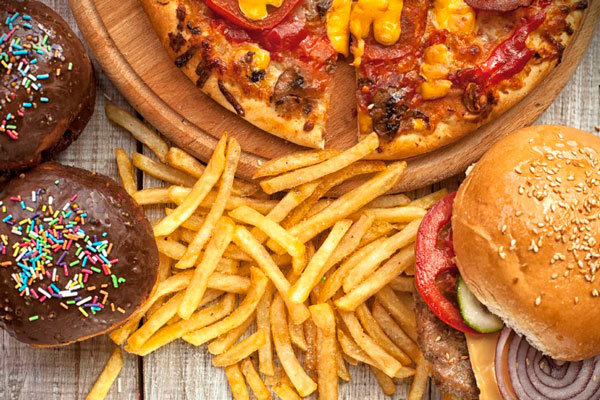 ارتباط هر ۱۰۰ گرم مصرف اضافی غذاهای آماده با افزایش خطر بیماریها ارتباط هر ۱۰۰ گرم مصرف اضافی غذاهای آماده با افزایش خطر بیماریها