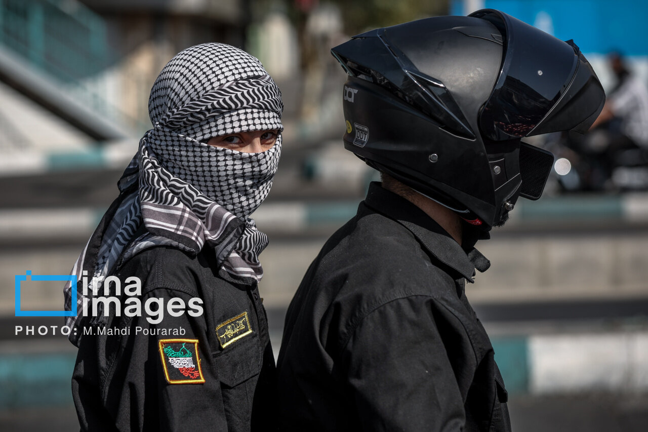 دختران موتورسوار در رزمایش جانفدا با حجاب و پوششهای متفاوت/ از موتورسواری با کلاه آفتابی تا بستن صورت به سبک انتفاضه فلسطین + تصاویر دختران موتورسوار در رزمایش جانفدا با حجاب و پوششهای متفاوت/ از موتورسواری با کلاه آفتابی تا بستن صورت به سبک انتفاضه فلسطین + تصاویر