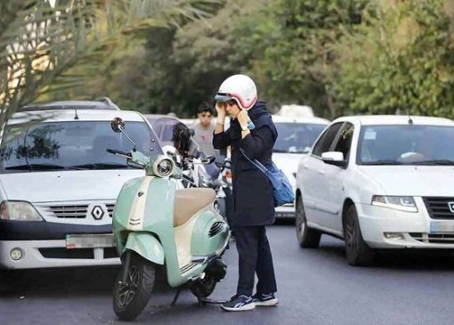 گواهینامه موتورسیکلت بانوان در پیچ اما و اگرهای قانونی تک چرخ میزند